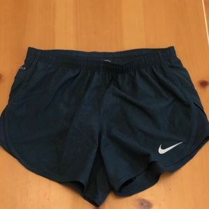 Women’s Nike Tempo Shorts Size XS- NWT